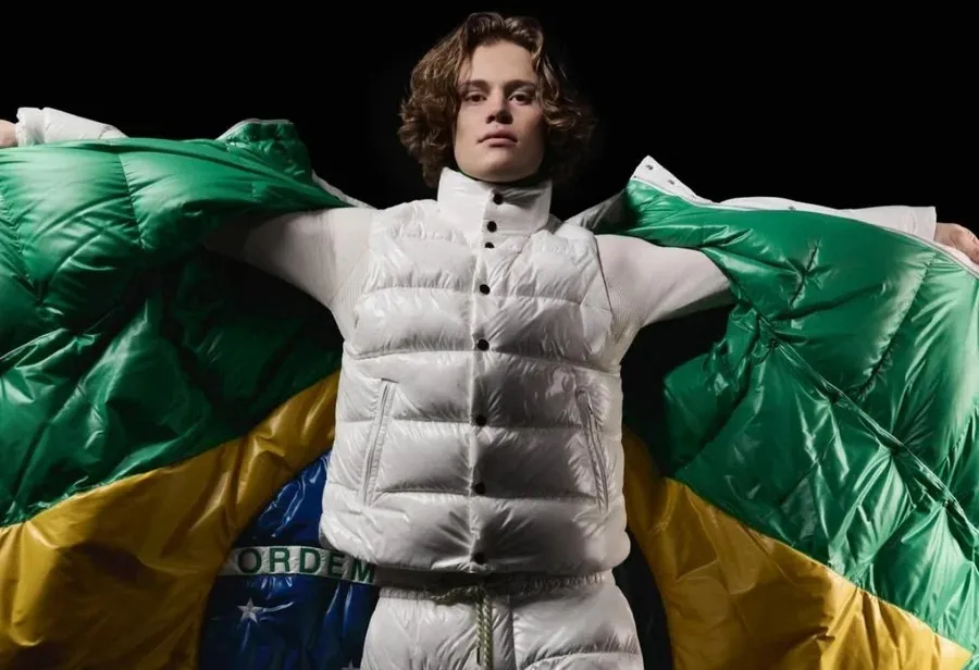 Casaco Moncler com a bandeira do Brasil